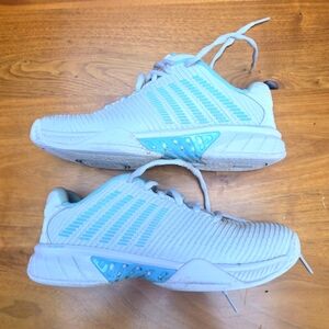 Stylish K-Swiss women's sneakers. White with aqua stripes. Sz 7